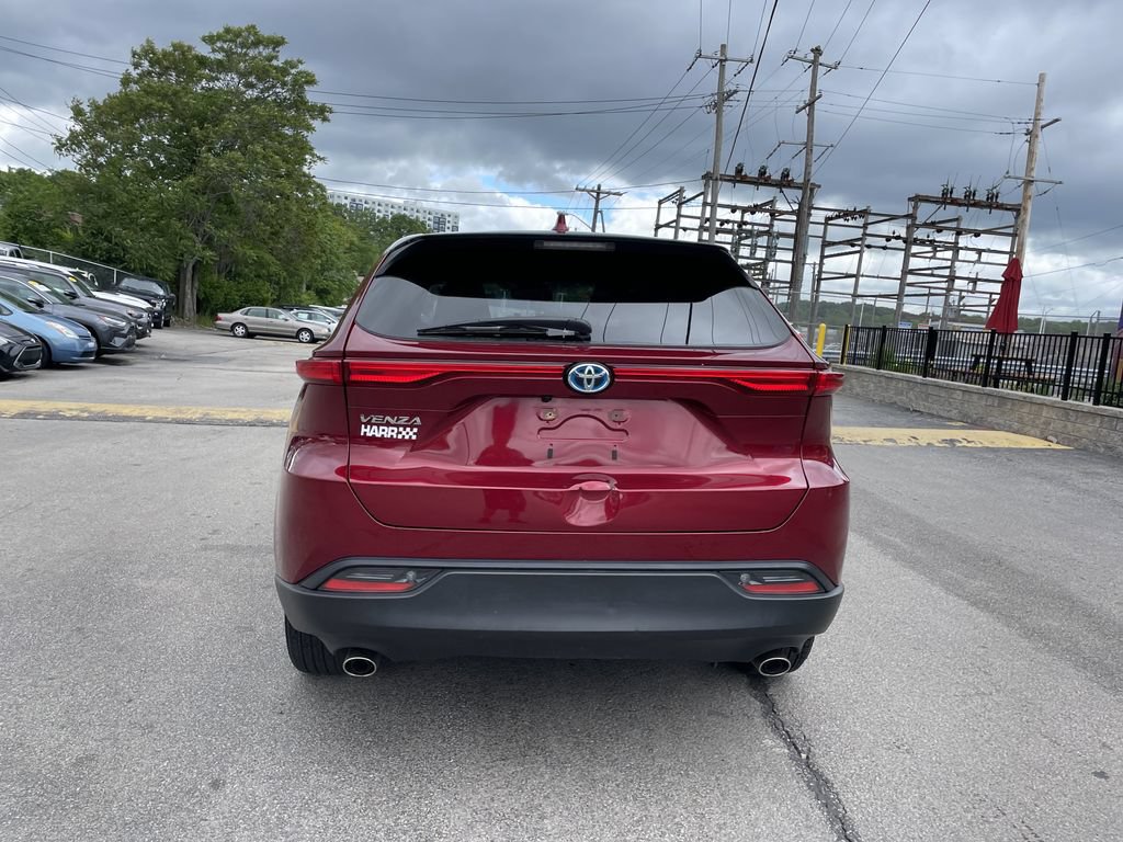 Used 2023 Toyota Venza LE AWD/4WD image 4