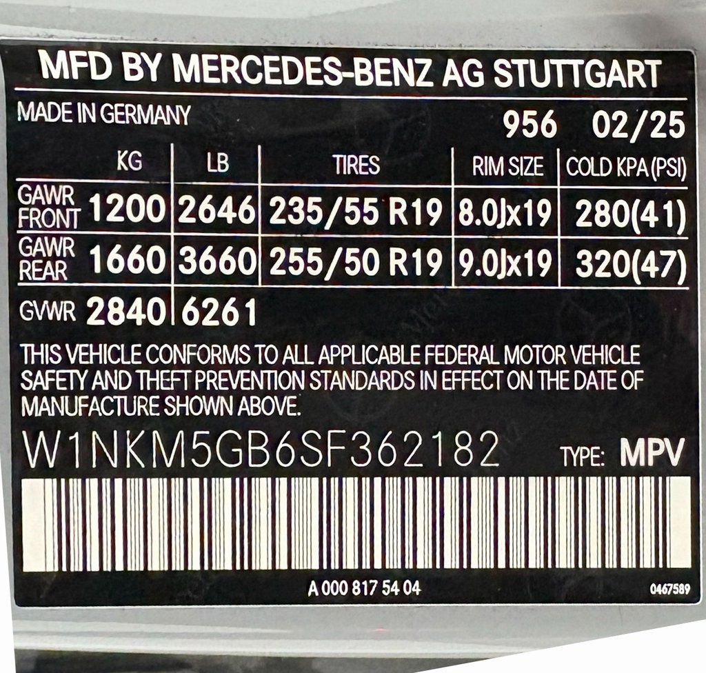 Used 2025 Mercedes-Benz GLC 350e 4MATIC w/ Driver Assistance Package image 39