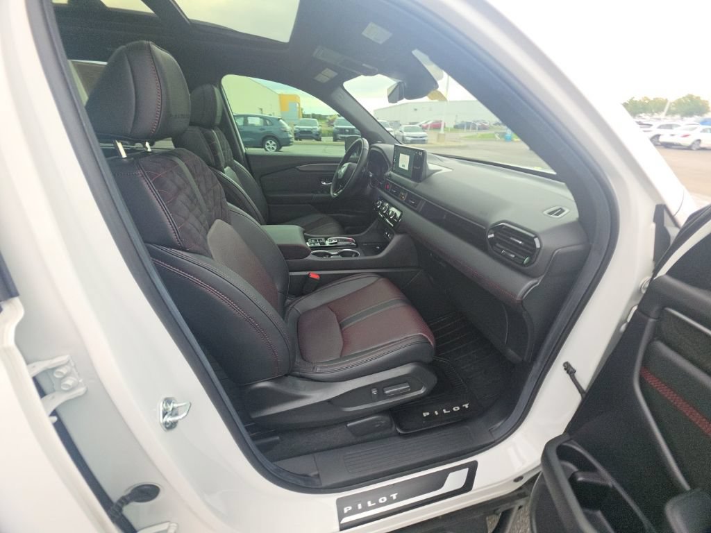 Certified 2026 Honda Pilot Black Edition image 34