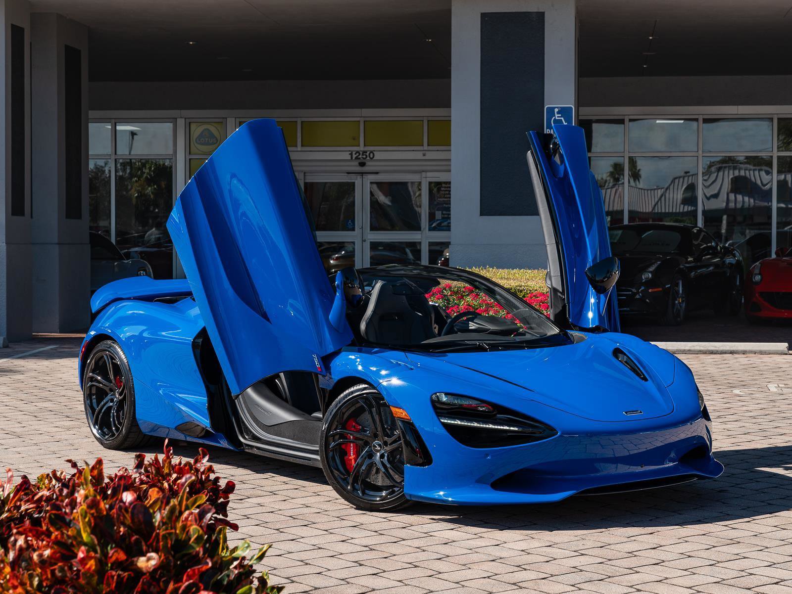 Used 2024 McLaren 750S Spider image 9