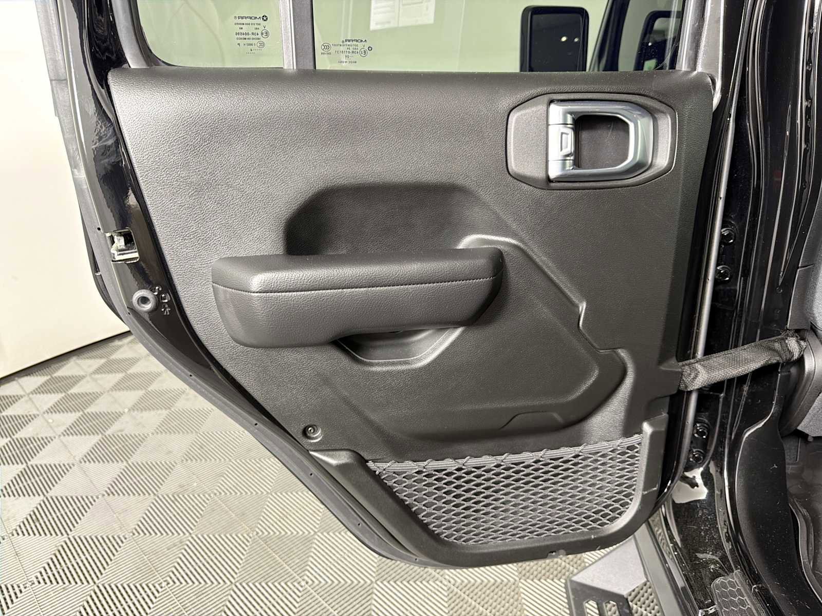 Used 2024 Jeep Wrangler Unlimited Rubicon w/ Technology Group image 20