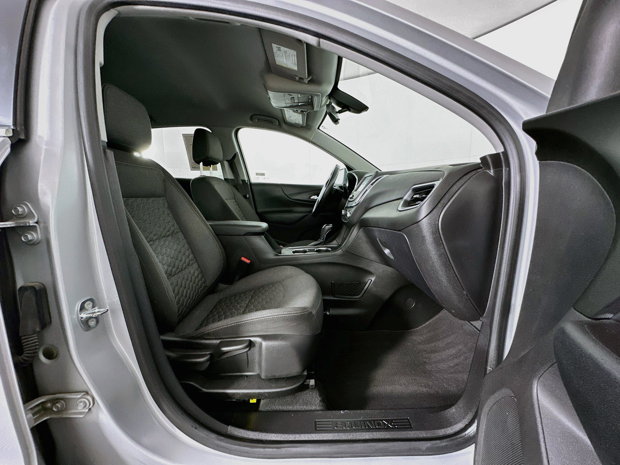 Used 2018 Chevrolet Equinox LT FWD image 32