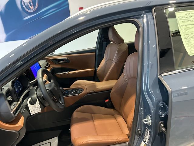 Used 2025 Toyota Crown Signia w/ Advanced Technology Package image 15