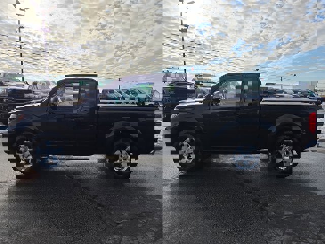 Used 2012 Nissan Frontier SV image 3