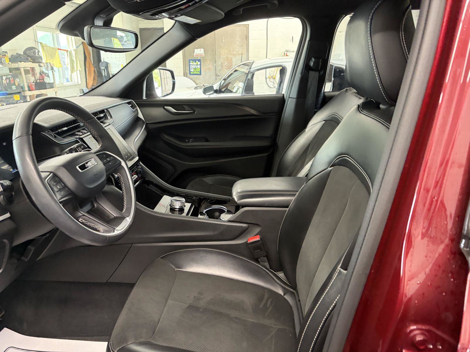 Used 2023 Jeep Grand Cherokee L Laredo AWD/4WD image 13