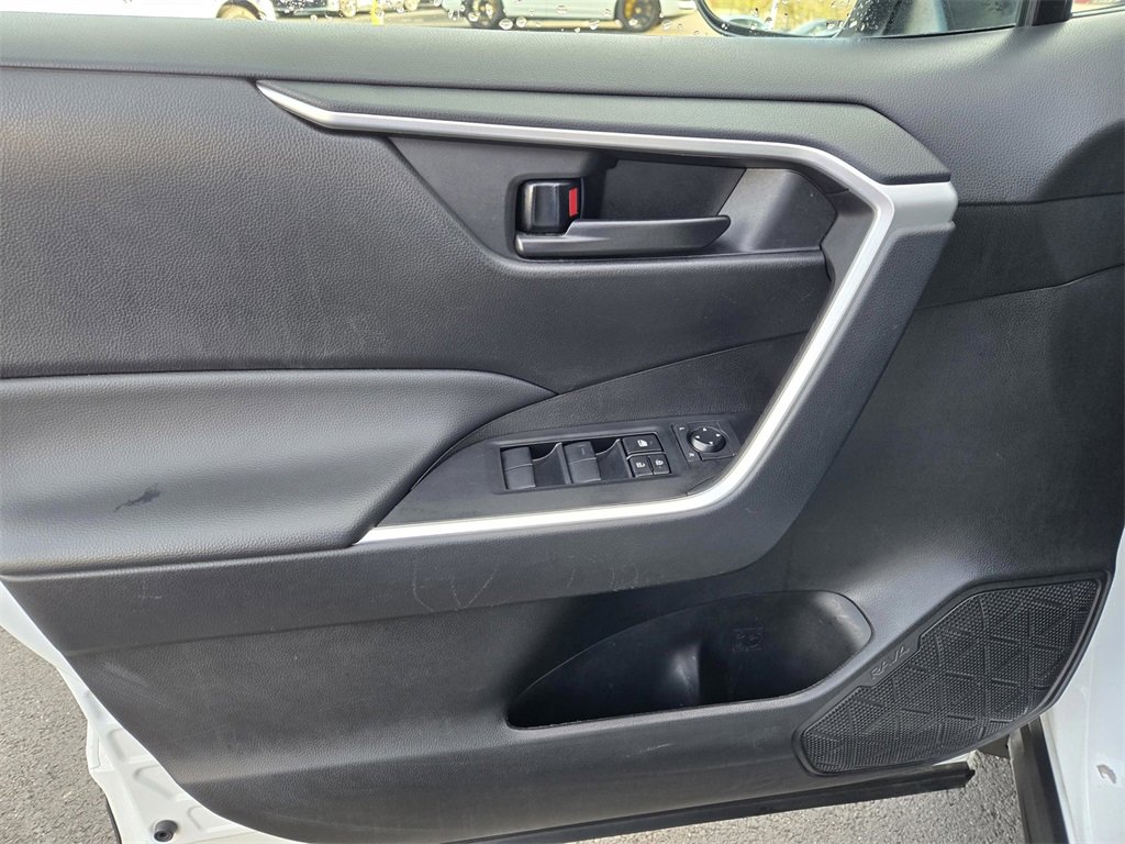 Used 2024 Toyota RAV4 LE image 17