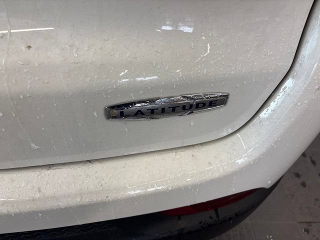 Used 2025 Jeep Compass Latitude AWD/4WD image 17