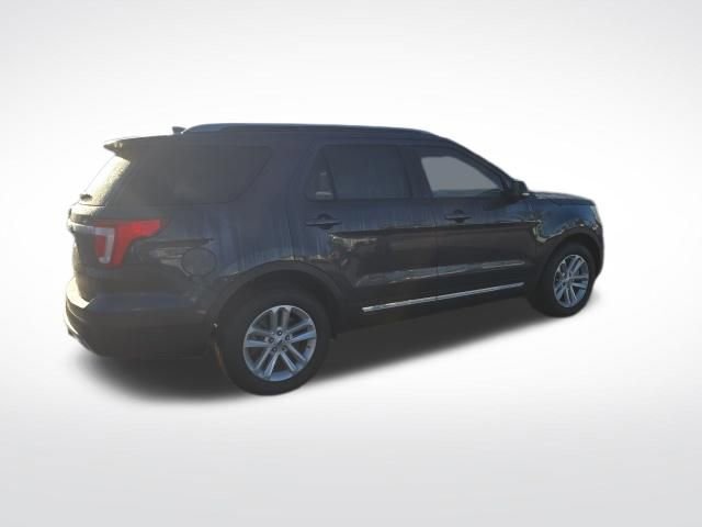 Used 2017 Ford Explorer XLT w/ Equipment Group 202A image 3