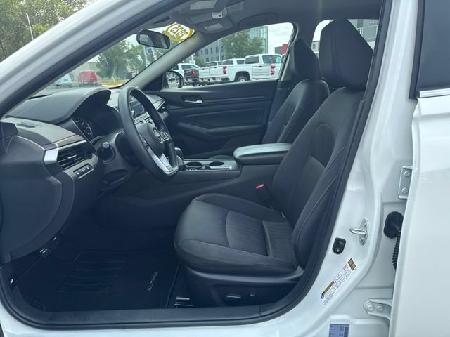 Used 2025 Nissan Altima 2.5 SV FWD image 9