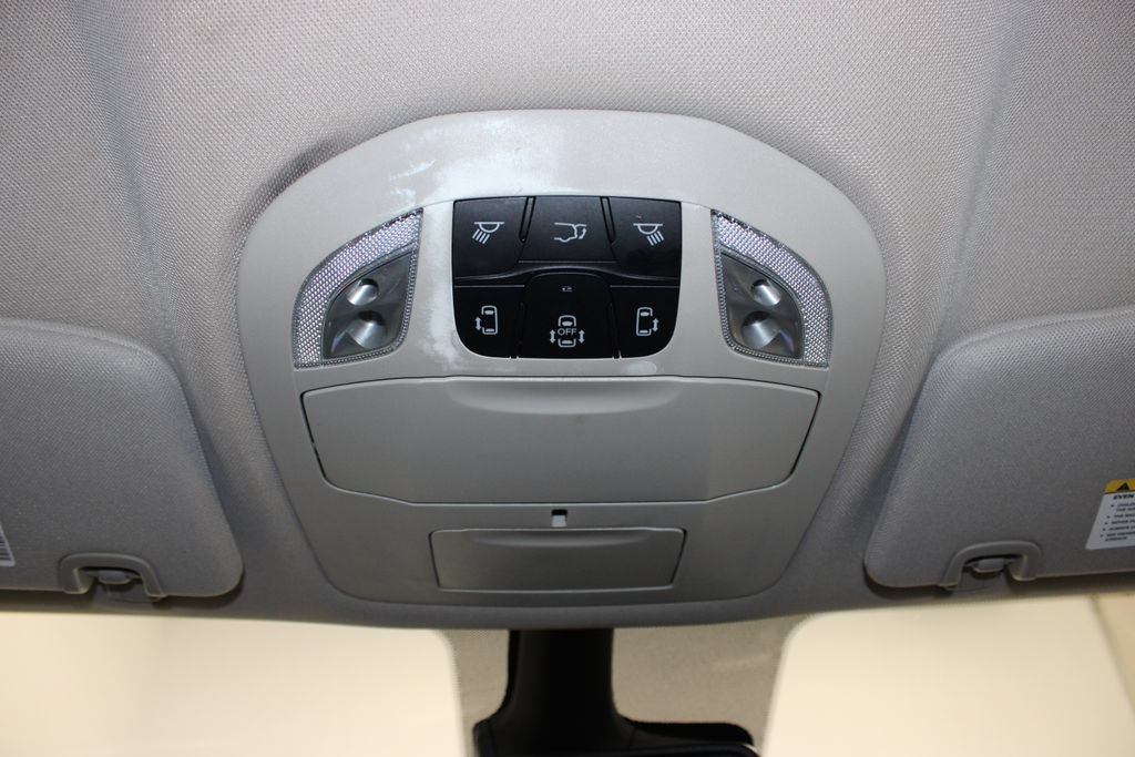 Used 2023 Chrysler Pacifica Touring-L FWD image 17