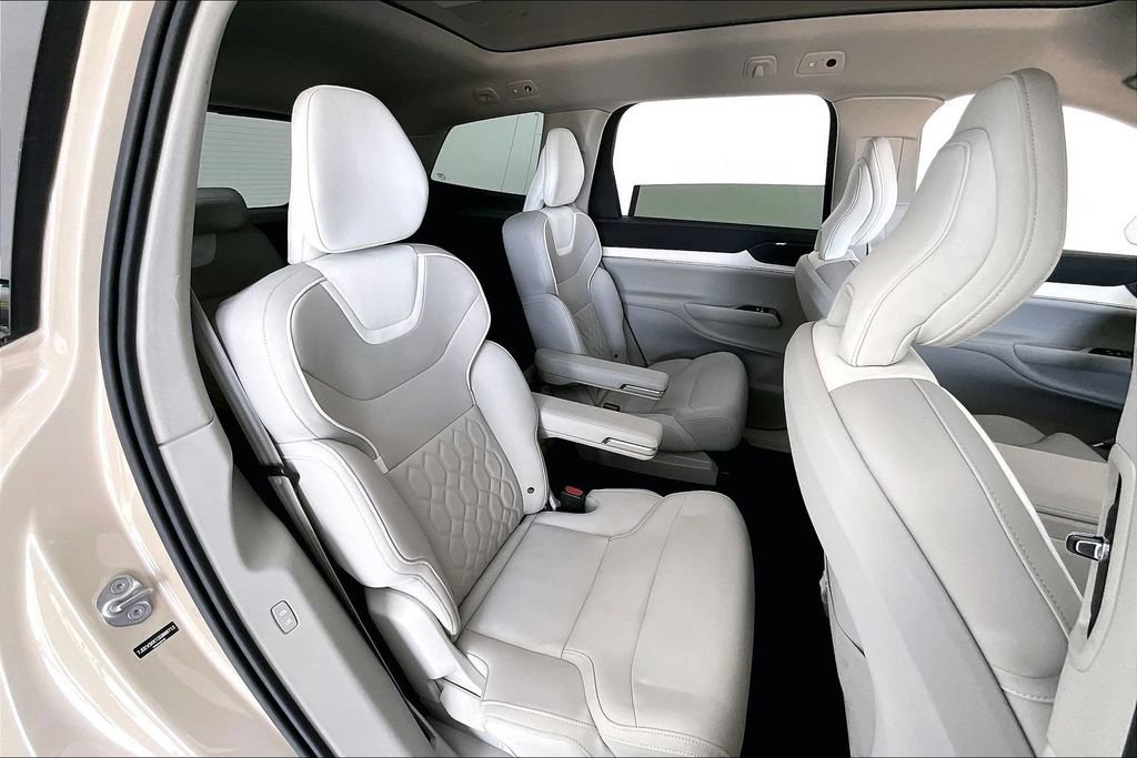 Used 2025 Volvo EX90 Plus AWD/4WD image 36