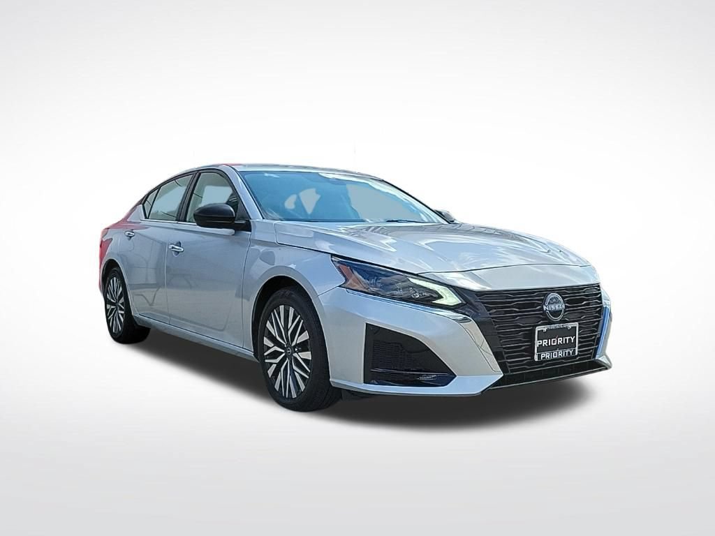 Used 2024 Nissan Altima 2.5 SV FWD image 6