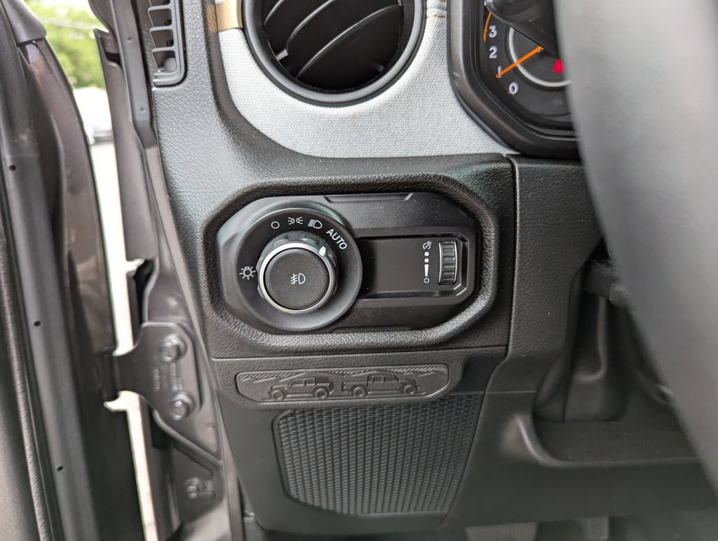 Used 2025 Jeep Wrangler Unlimited Sport AWD/4WD image 14