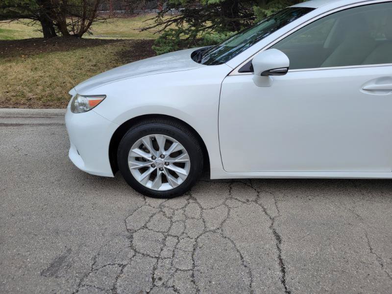 Used 2015 Lexus ES 300h w/ Navigation System Package image 5