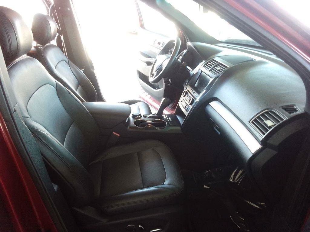 Used 2016 Ford Explorer XLT w/ Equipment Group 202A AWD/4WD image 17