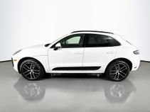Certified 2026 Porsche Macan AWD/4WD image 4