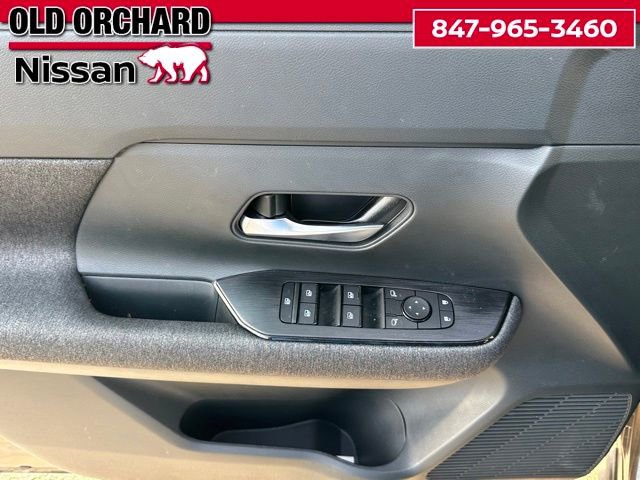Used 2025 Nissan Kicks SV w/ Interior Electronics Package FWD image 9