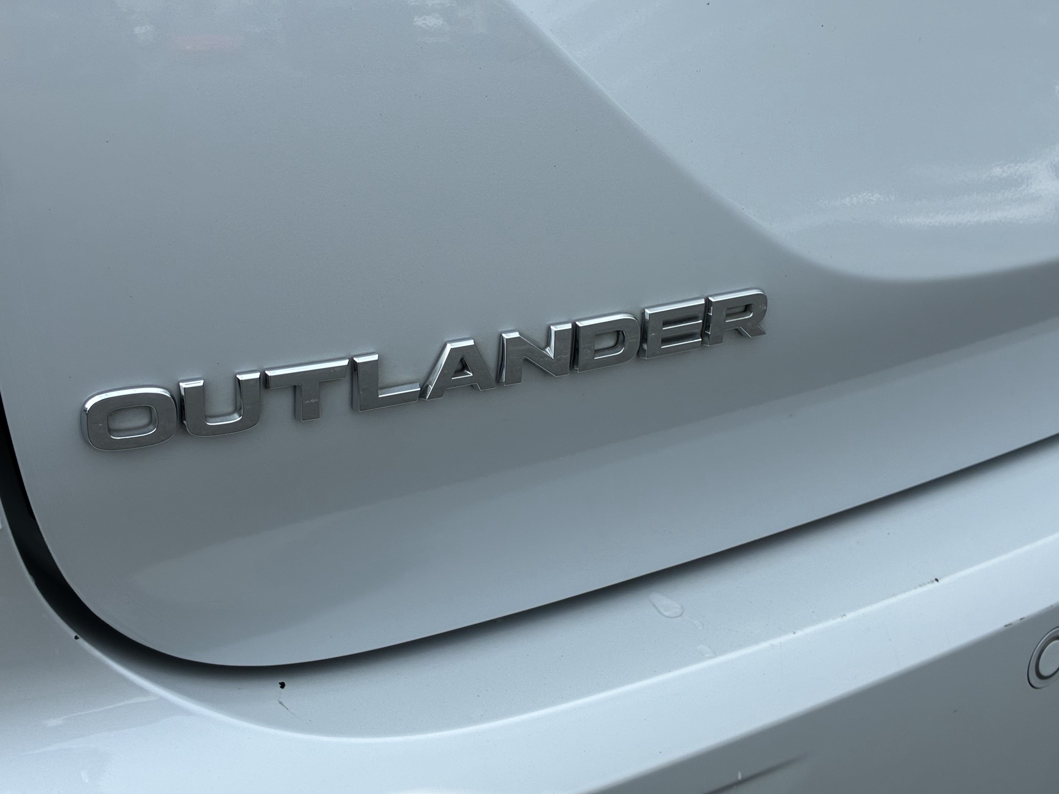 Used 2024 Mitsubishi Outlander SEL FWD image 10
