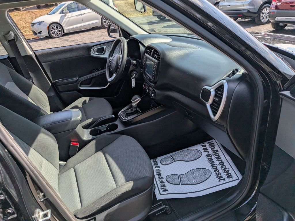 Used 2020 Kia Soul LX FWD image 11