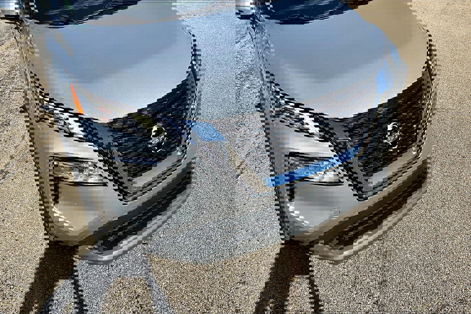 Used 2022 Nissan Rogue SV image 3