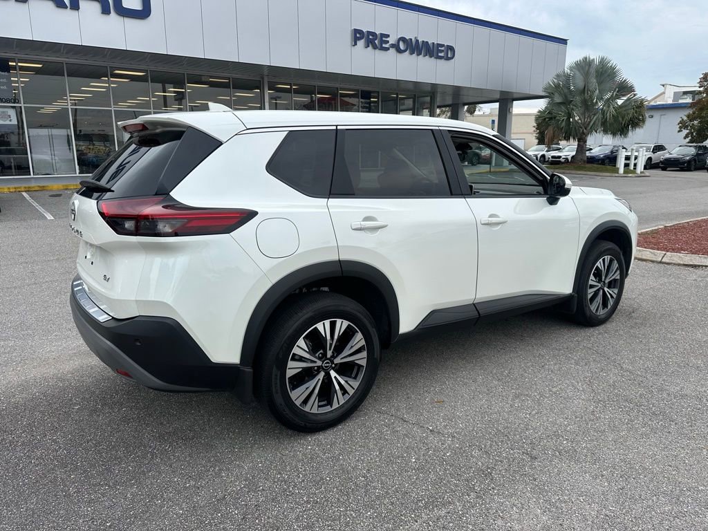 Used 2023 Nissan Rogue SV image 3