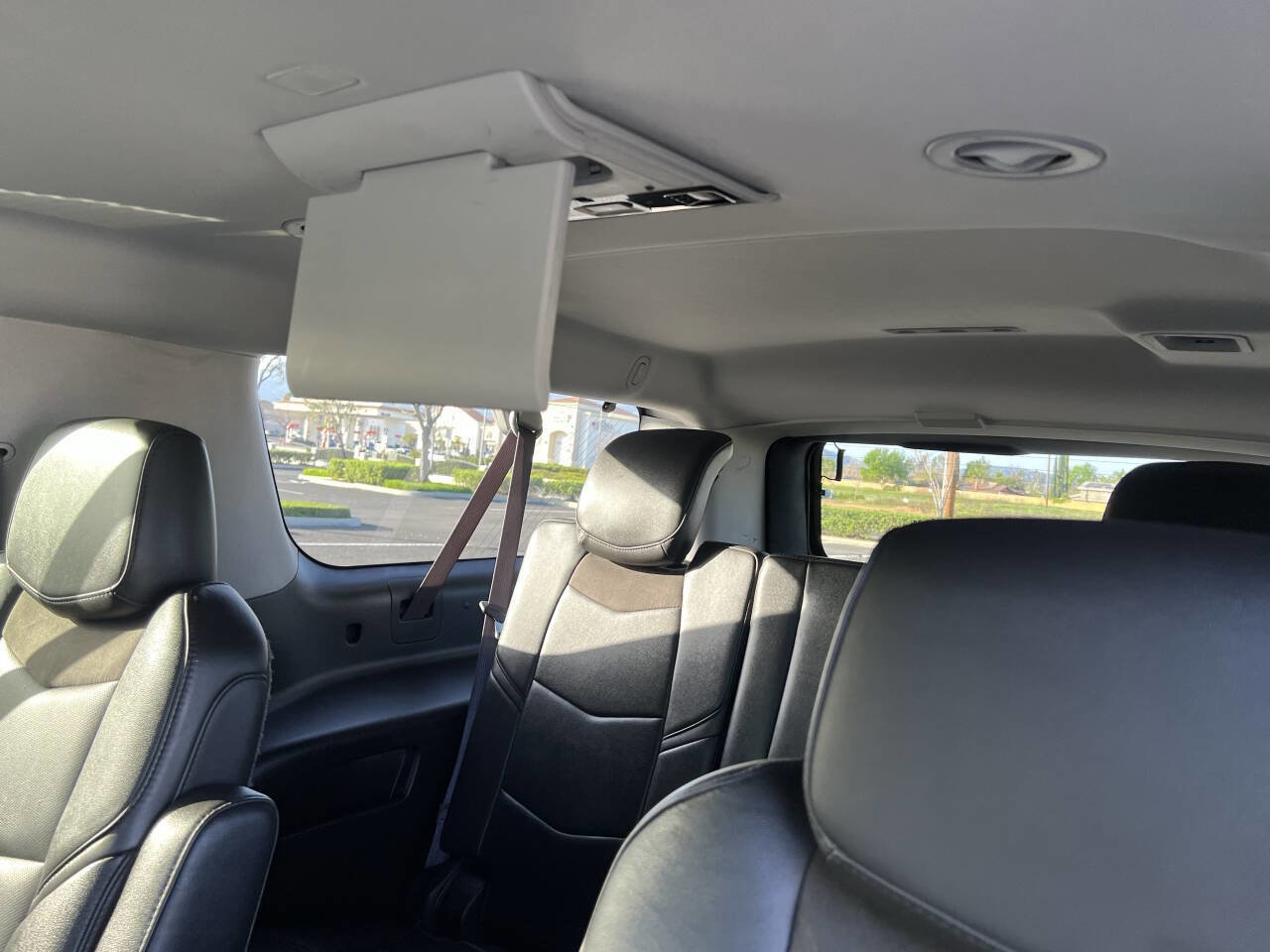 Used 2017 Cadillac Escalade ESV Luxury image 32
