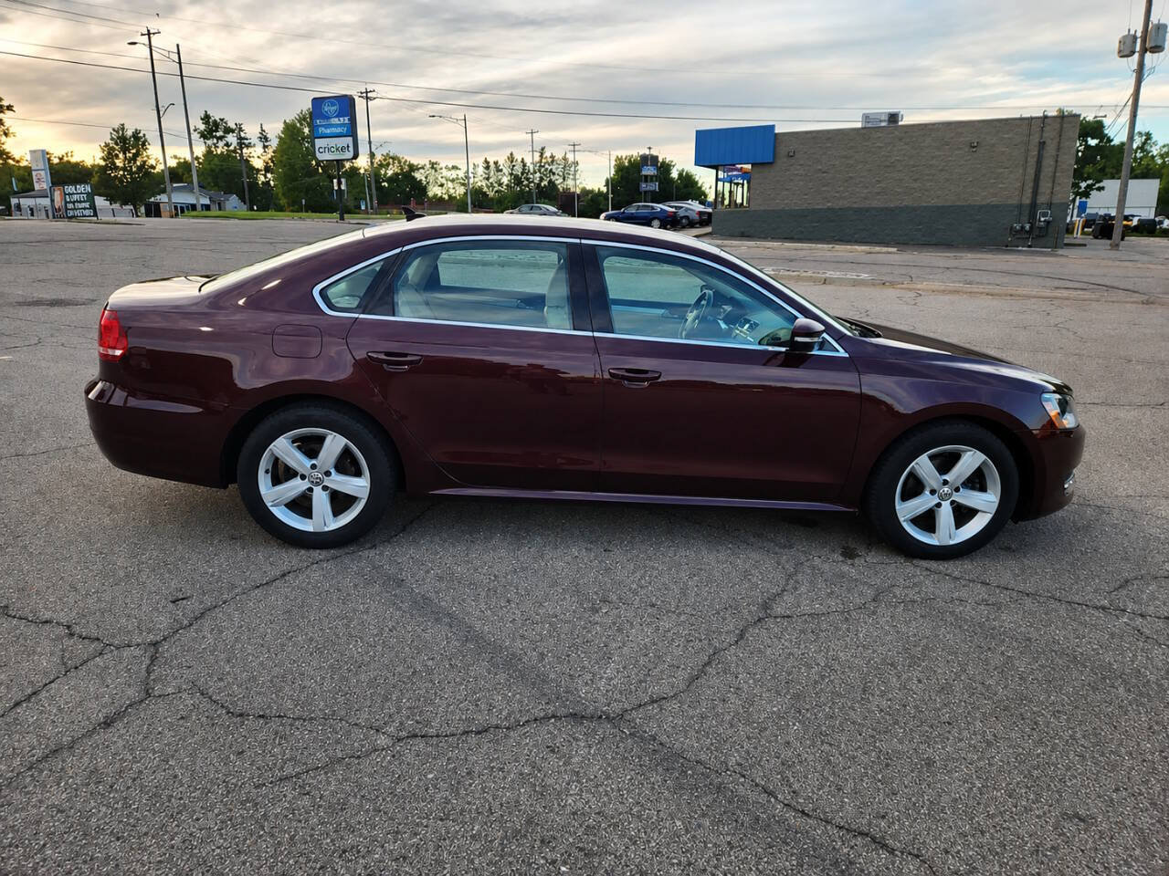 Used 2013 Volkswagen Passat 2.5 SE FWD image 3