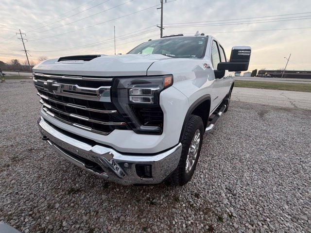 Used 2025 Chevrolet Silverado 2500 LTZ w/ LTZ Plus Package AWD/4WD image 2