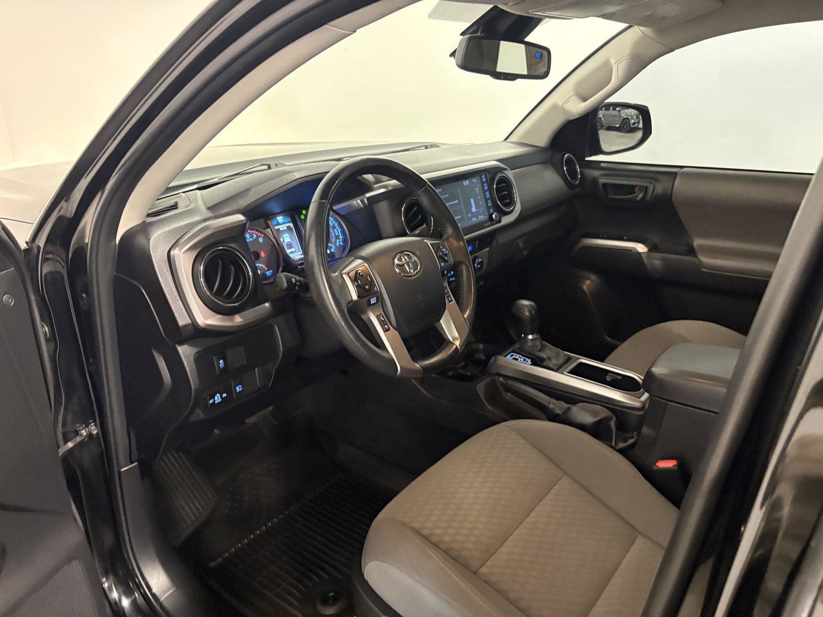 Used 2023 Toyota Tacoma SR5 AWD/4WD image 14