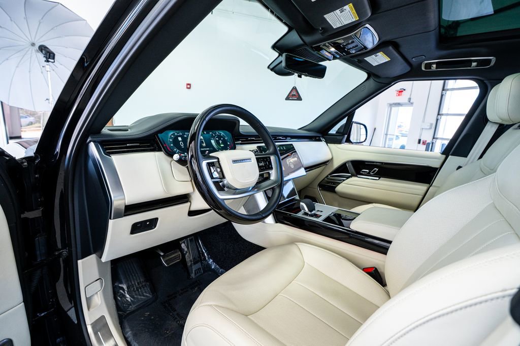 Used 2025 Land Rover Range Rover Autobiography image 32