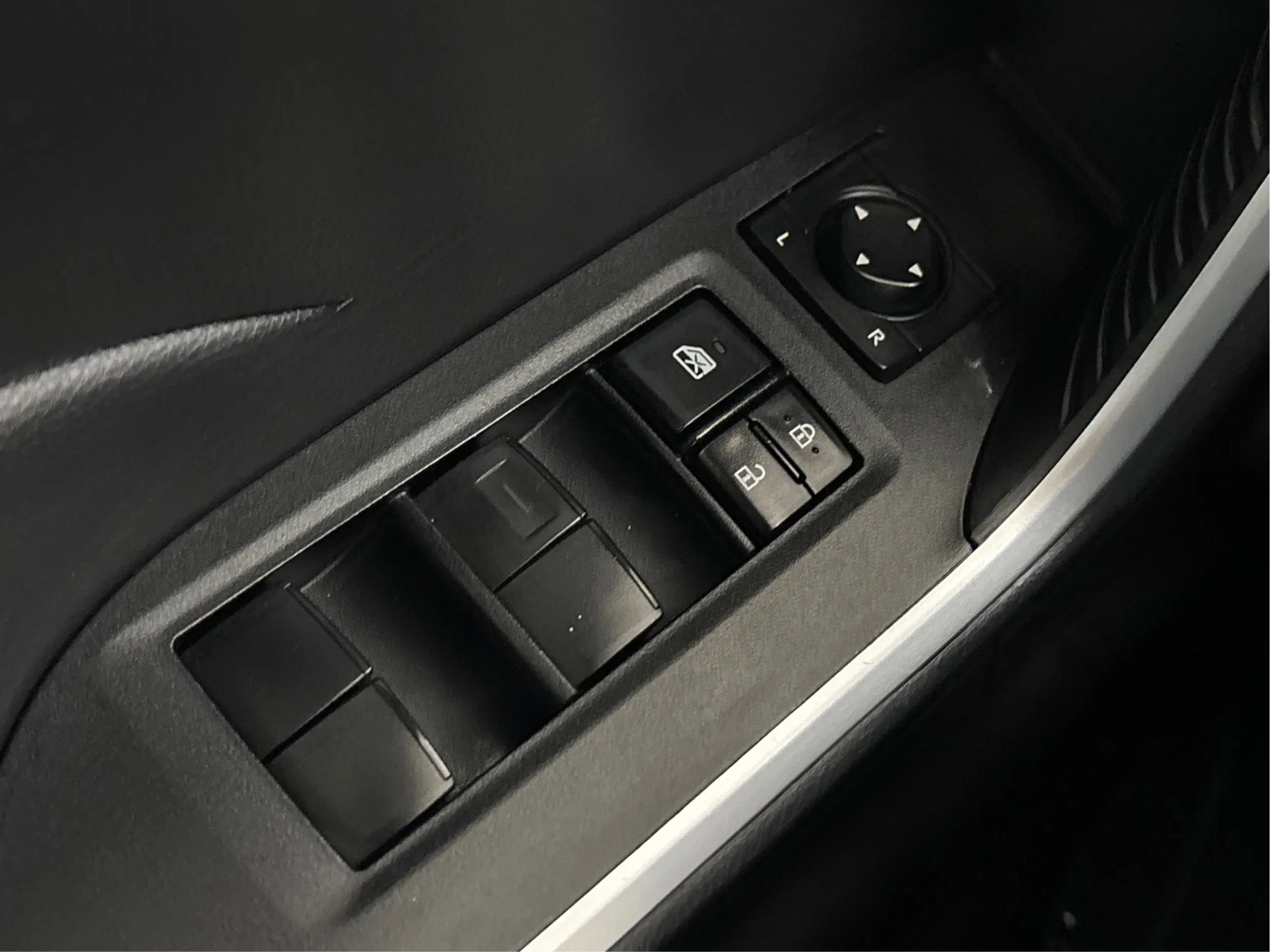 Used 2021 Toyota RAV4 LE image 41