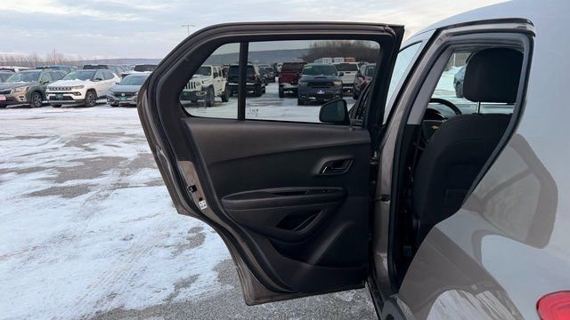 Used 2021 Chevrolet Trax LS w/ Tint and Cruise Package image 33