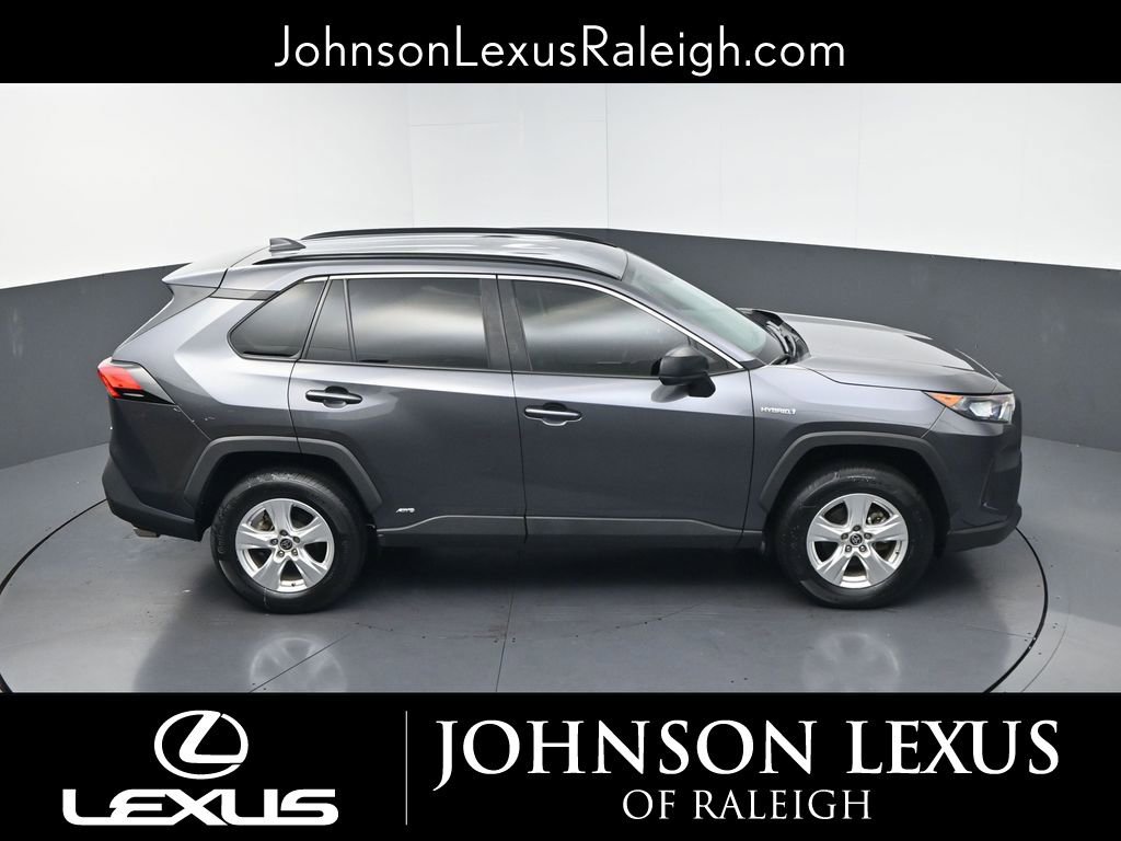 Used 2021 Toyota RAV4 LE AWD/4WD image 30
