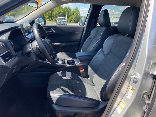 Used 2024 Mitsubishi Outlander SE Black Edition image 16