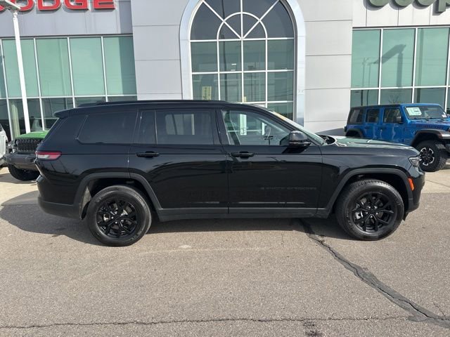 Used 2024 Jeep Grand Cherokee L Laredo image 4