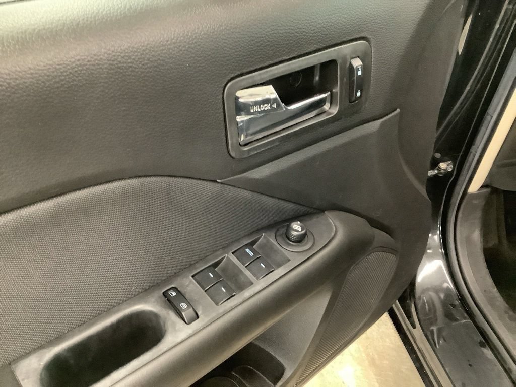 Used 2010 Ford Fusion SE FWD image 17
