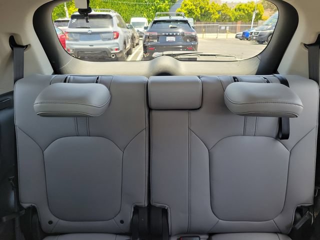 Certified 2025 Honda Pilot Touring image 13