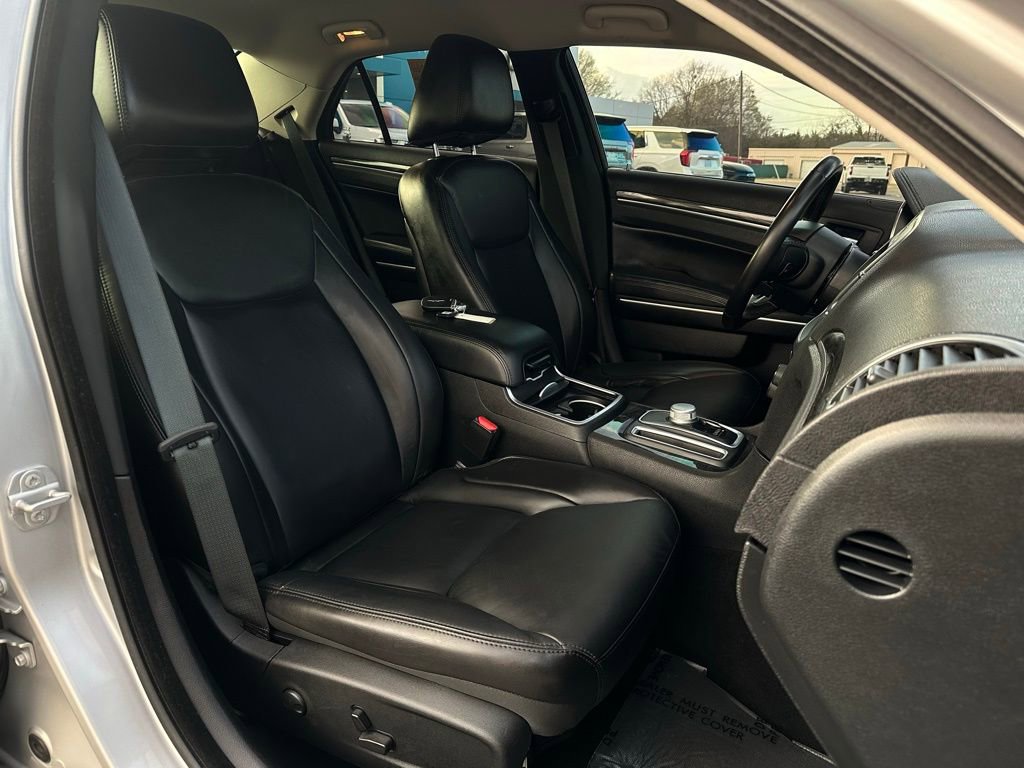 Used 2022 Chrysler 300 Touring L image 15