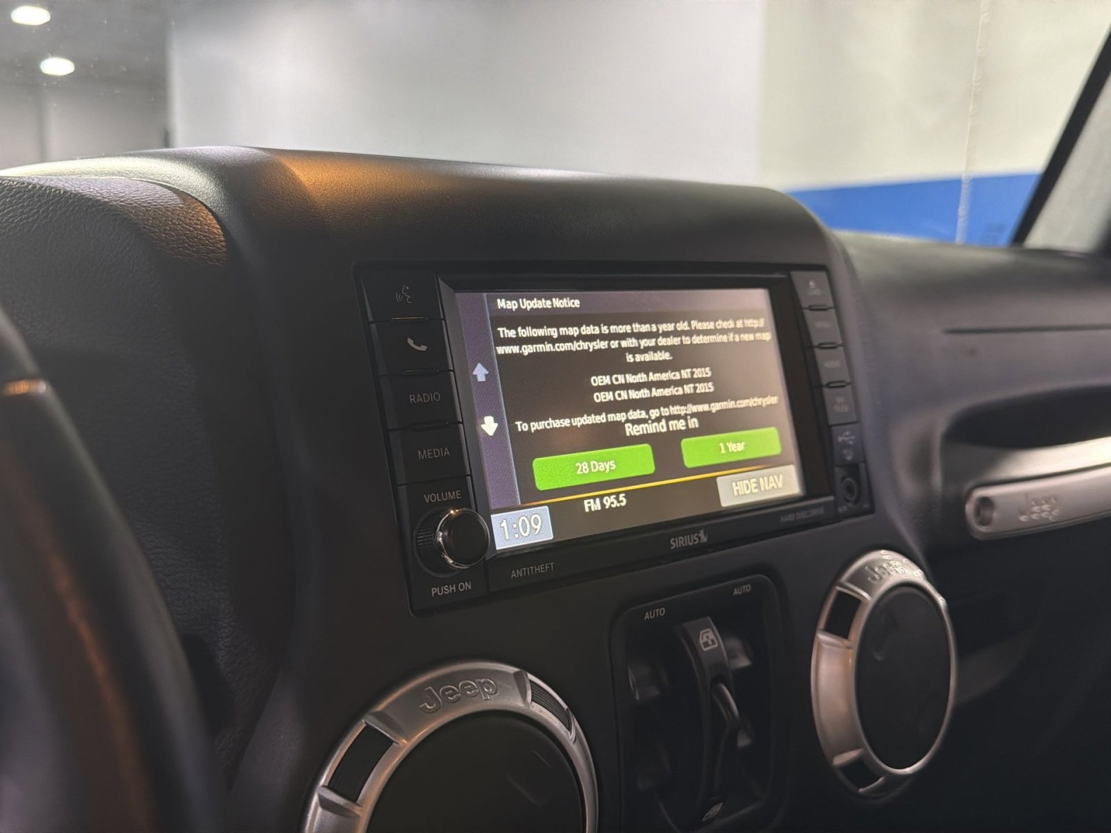 Used 2015 Jeep Wrangler Unlimited Sahara w/ Connectivity Group AWD/4WD image 22