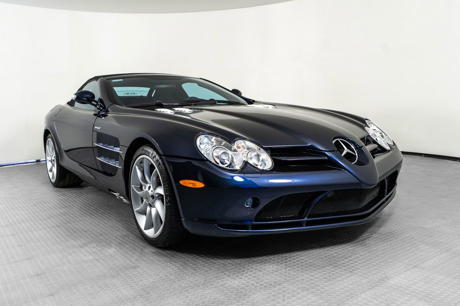 Used 2008 Mercedes-Benz SLR image 11