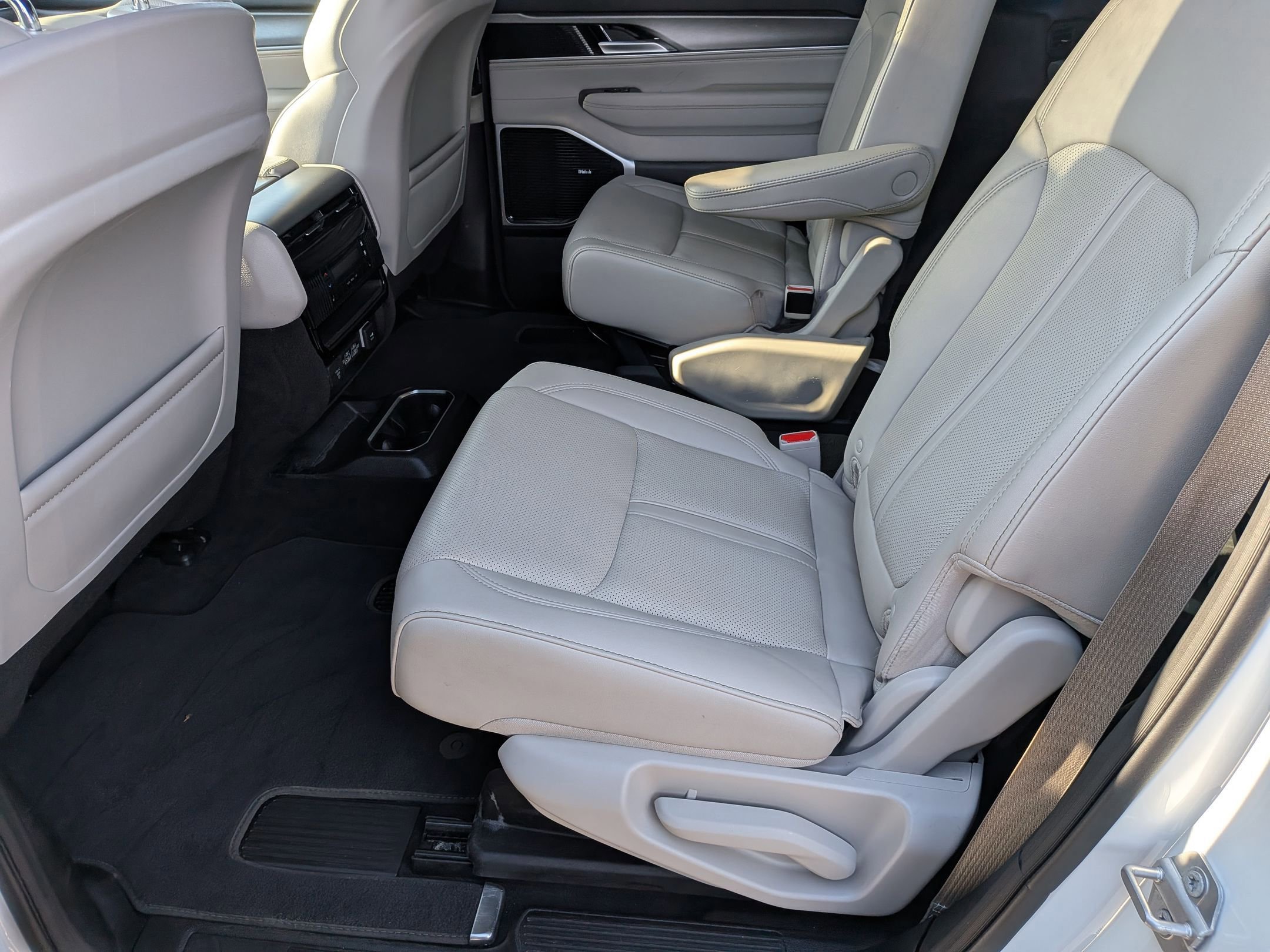 Certified 2025 Jeep Wagoneer Series III w/ Premium Group I image 28