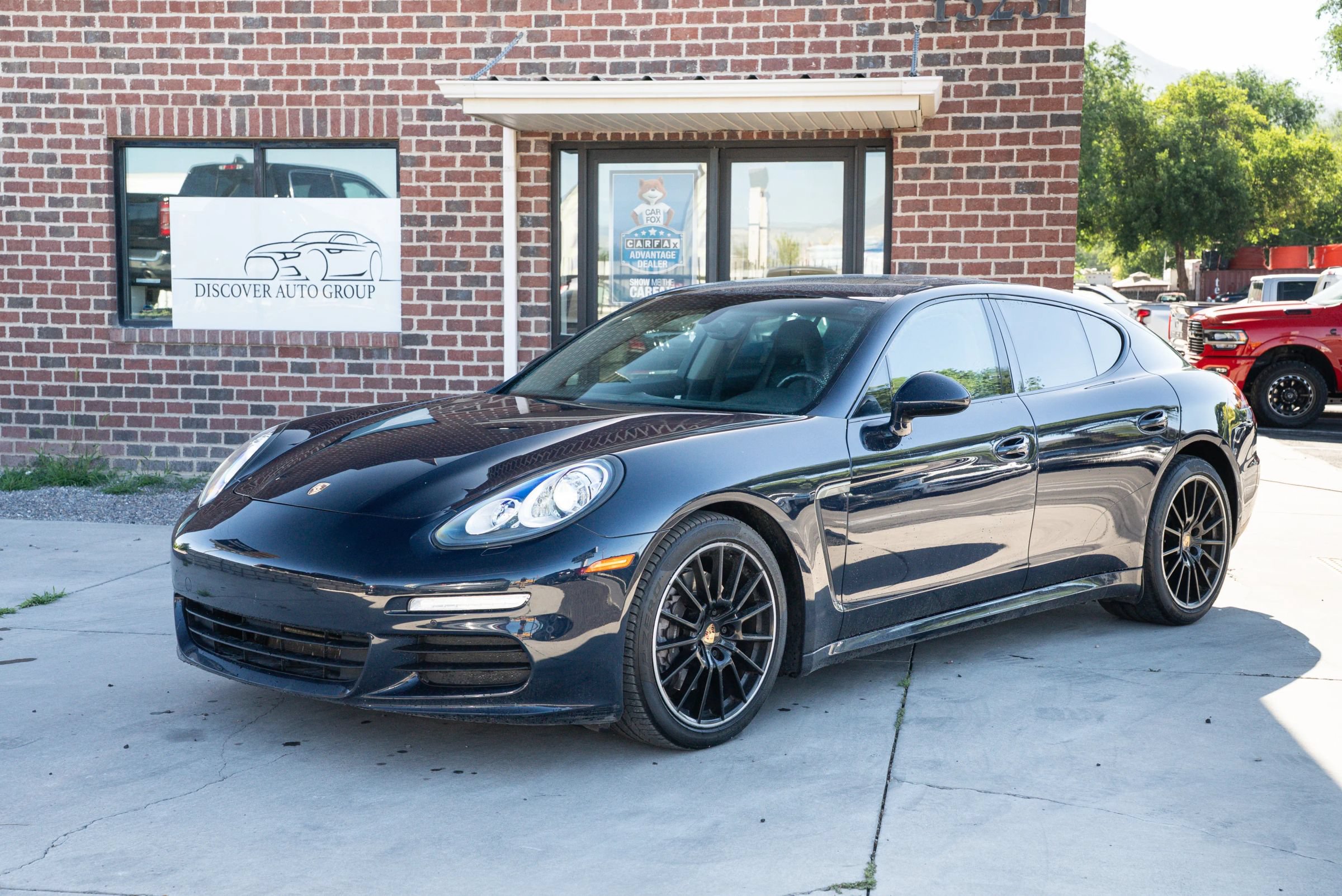 Used 2016 Porsche Panamera RWD image 1