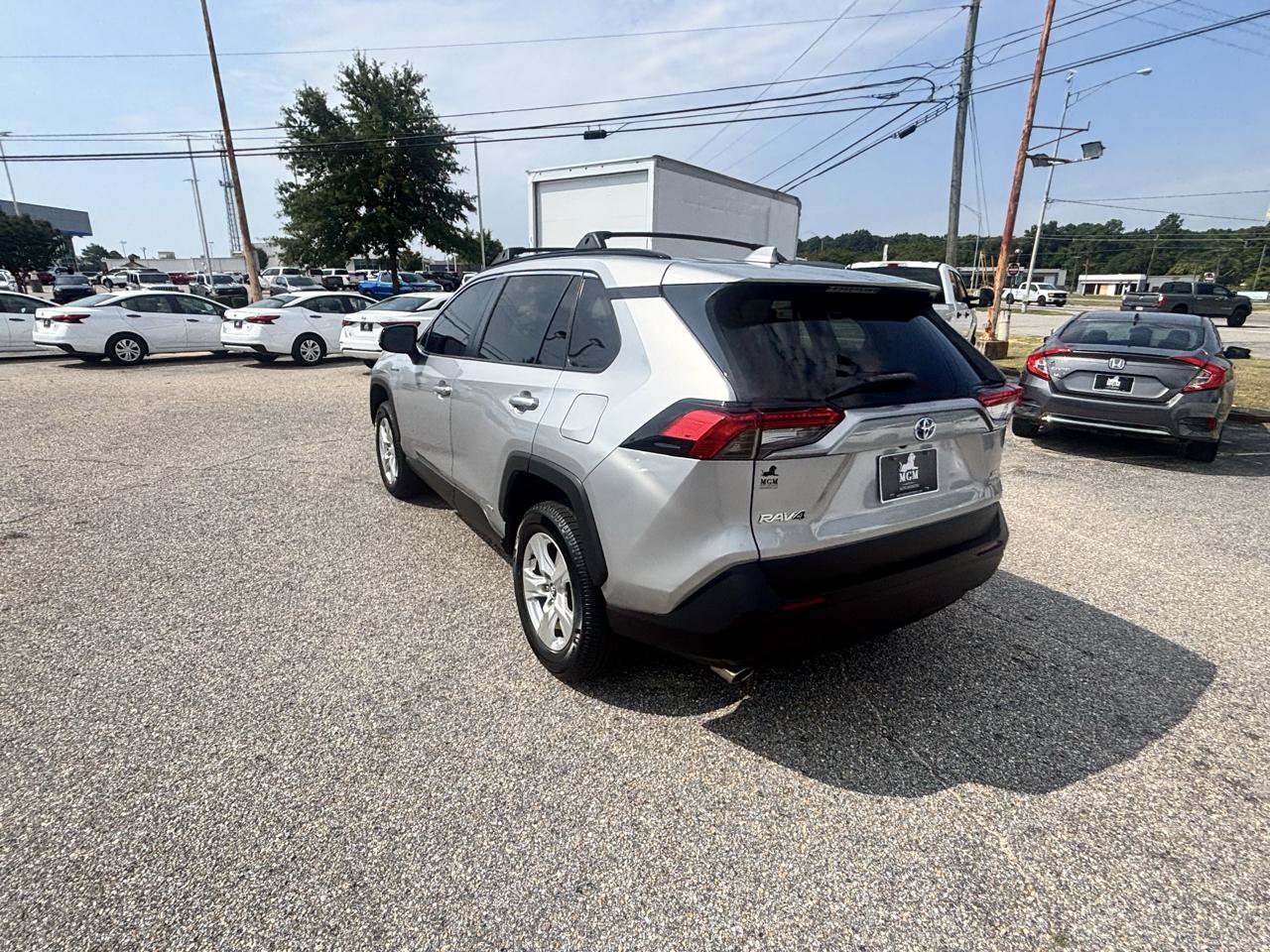 Used 2020 Toyota RAV4 XLE AWD/4WD image 18