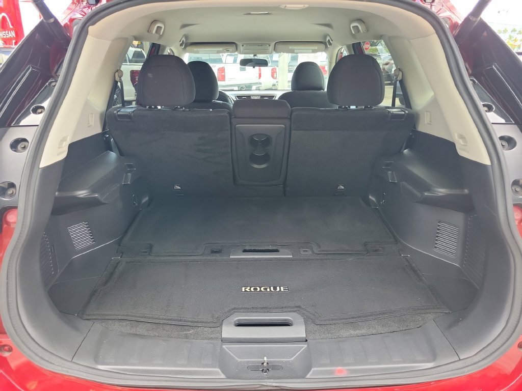 Used 2018 Nissan Rogue SV AWD/4WD image 15
