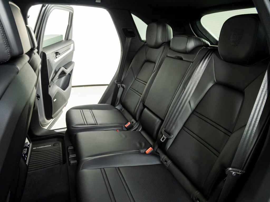 New 2026 Porsche Cayenne image 21