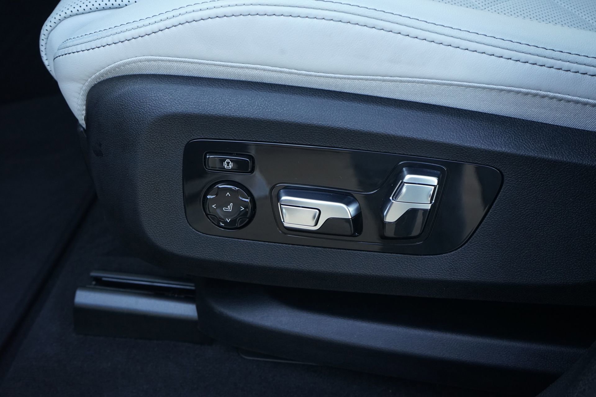 Used 2026 BMW X6 xDrive40i image 27