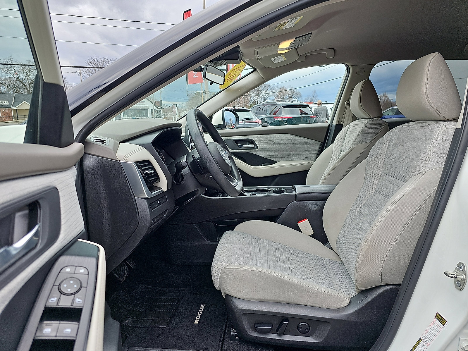 Used 2021 Nissan Rogue SV image 14