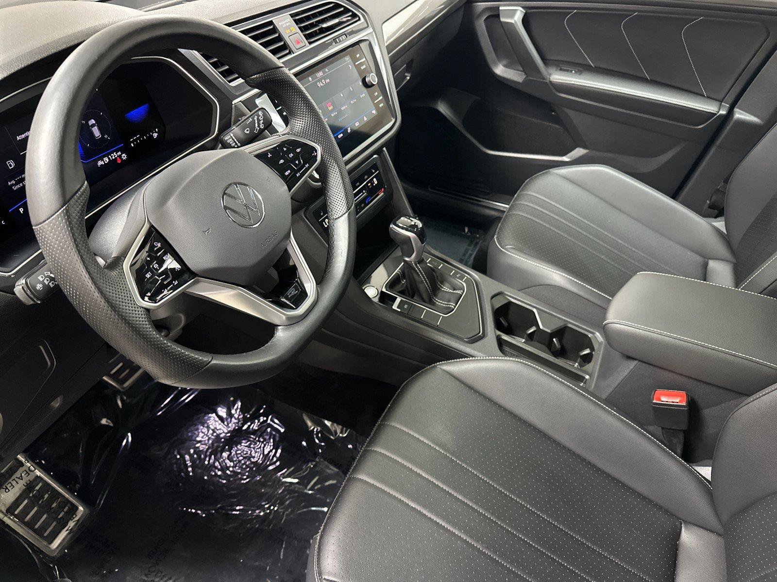 Used 2023 Volkswagen Tiguan SE R-Line FWD image 9