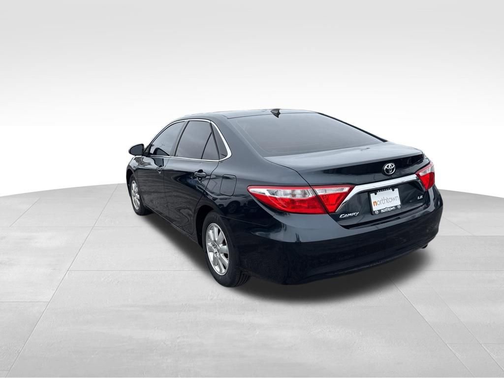 Used 2016 Toyota Camry LE image 3