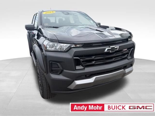 Used 2024 Chevrolet Colorado Trail Boss w/ Advanced Trailering Package AWD/4WD image 16